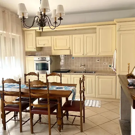 Appartamento In By The Sea