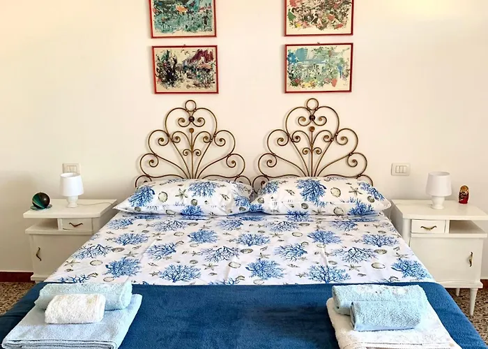 In By The Sea אולביה