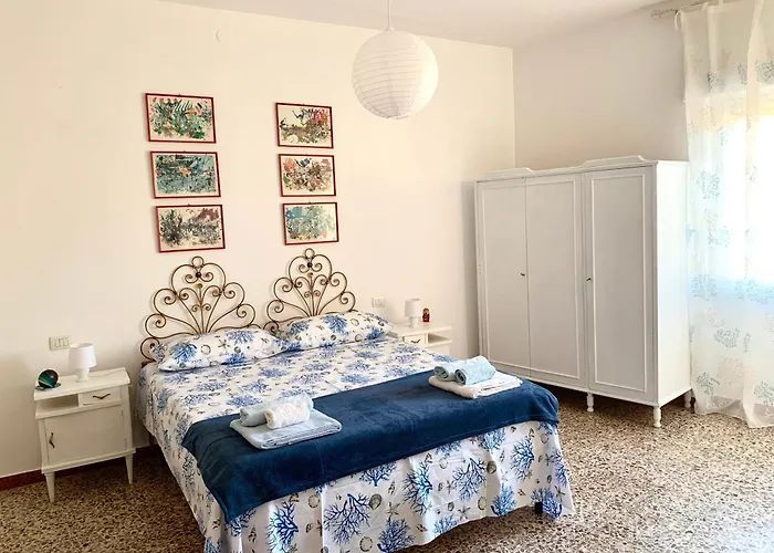 In By The Sea * אולביה